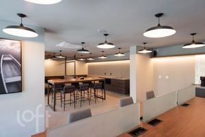 Image 21 - 825807