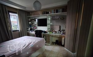 Image 15 - 825955