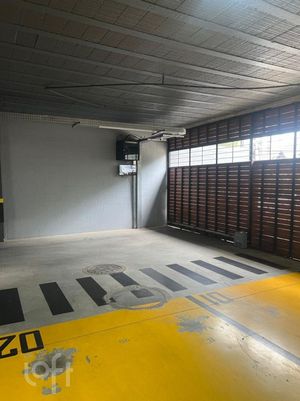 Image 1 - 826225