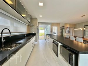 Image 5 - 826246
