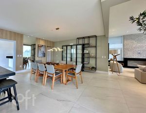Image 6 - 826246