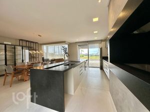 Image 8 - 826246