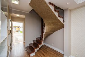 Image 11 - 826257