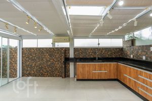 Image 10 - 826257