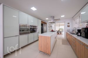 Image 8 - 826296