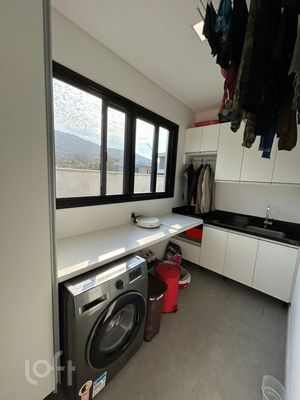 Image 9 - 826339