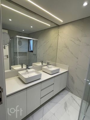 Image 19 - 826354