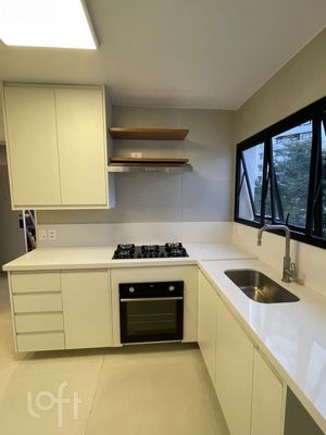 Image 11 - 826354