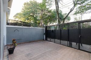 Image 18 - 826572