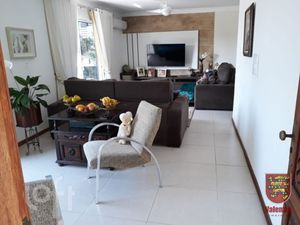 Image 11 - 826600