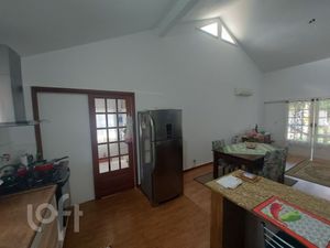 Image 11 - 826618