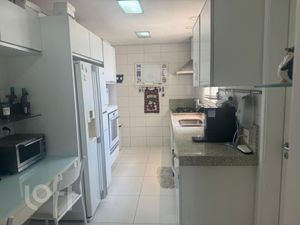 Image 12 - 826676