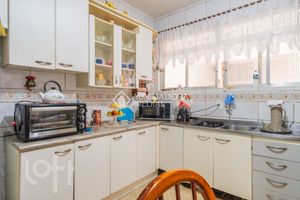 Image 9 - 826689