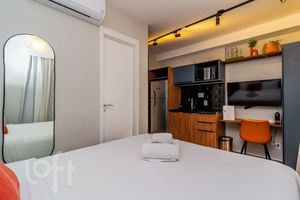 Image 1 - 826699