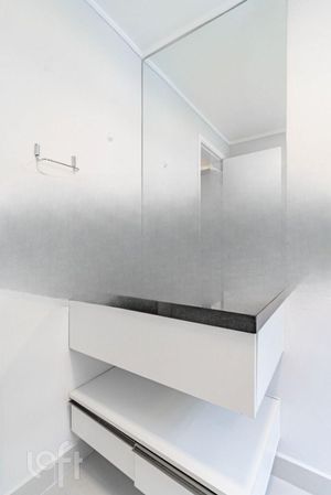 Image 22 - 826778