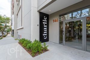 Image 3 - 826779