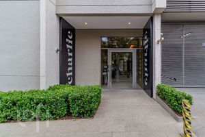 Image 21 - 826795