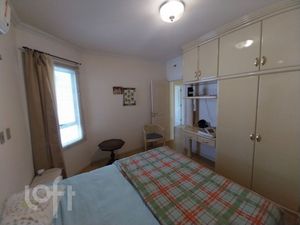 Image 11 - 826805
