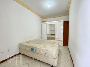 Image 11 - 826896