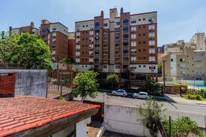 Image 33 - 826995