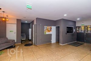 Image 33 - 827043