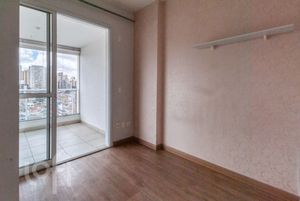 Image 15 - 827167