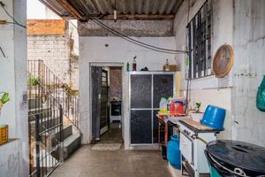 Image 33 - 827180