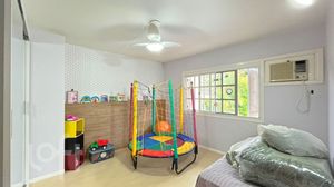 Image 30 - 827207