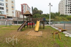 Image 22 - 827317