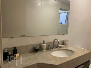 Image 11 - 827324