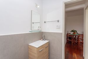 Image 19 - 827331