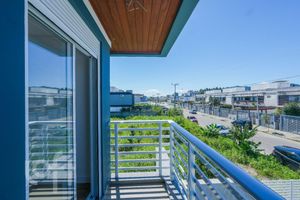 Image 9 - 827468
