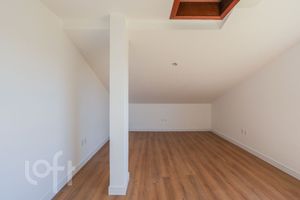 Image 18 - 827468