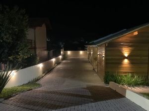 Image 12 - 827598