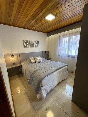 Image 9 - 827598