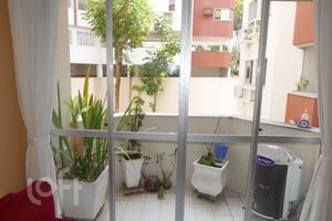 Image 1 - 828052