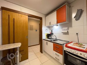 Image 8 - 828090