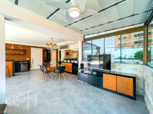 Image 8 - 828096
