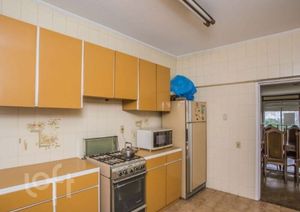 Image 8 - 828121