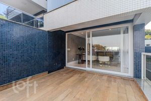 Image 5 - 828155