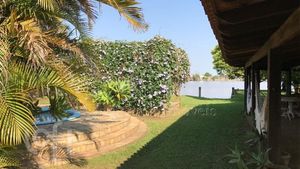 Image 8 - 828165