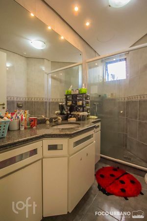 Image 9 - 828185