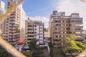 Image 17 - 828185