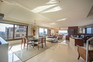 Image 28 - 828189
