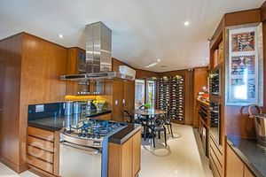 Image 17 - 828189