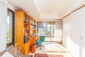 Image 19 - 828194