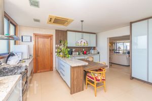Image 21 - 828194