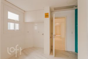 Image 19 - 828222