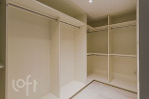 Image 31 - 828222