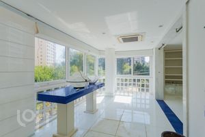 Image 13 - 828222